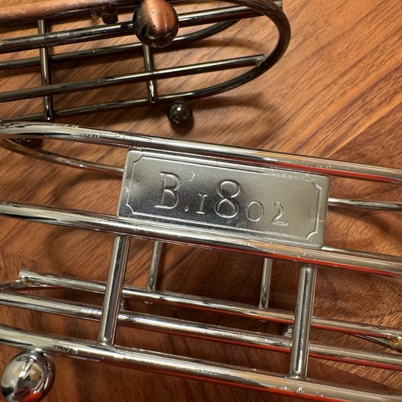 Beekman 1802 soap and lotion wire dispenser caddy - either bronze or silver🌼 - Picture 2 of 3